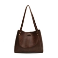 Grande borsa tote vintage marrone in ecopelle con rivetti per il pendolarismo - Marrone