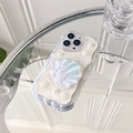 Detalle de funda iPhone con gran decoración de concha y perlas sobre base de vidrio - iPhone 7/8/SE 2020 / Concha de Arena Movediza de Copo de Nieve - Azul