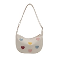 Borsa a spalla a mezzaluna bianco crema con toppe a cuore colorate e tracolla regolabile - Bianco