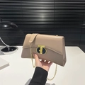 Schicke beige Umhängetasche mit goldener Kette und Metall-Drehverschluss für Damen - Khaki