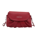 Borsa a tracolla quadrata rossa a pieghe con catena d'argento e scritte moda - Rosso