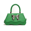 Sac à main vert lime avec grand nœud argenté et design élégant aux bords ondulés - Vert