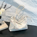 Sac fourre-tout blanc brodé avec nœuds 3D et bandoulière en corde à nœuds - Blanc