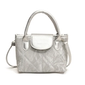 Bolso tipo cubo acolchado plateado con acabado metálico y asa para estilo casual chic - Plateado