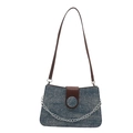 Retro-Schultertasche aus Denim mit braunem Lederriemen und dekorativer Silberkette - Blau