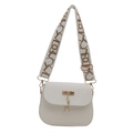 Minimalistische beige crossbodytas met hertenhanger en brede schouderband met motief - Wit