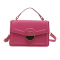 Elegante borsa a tracolla in pelle magenta con chiusura a semicerchio in metallo oro - rosa acceso