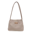 Sac seau minimaliste en tissu texturé beige avec bandoulière fine et étiquette en cuir brun - Sans Ornement / Kaki