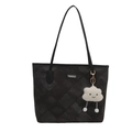 Grand sac cabas noir matelassé avec pendentif nuage mignon sur un fond blanc pur - Noir avec Pendentif