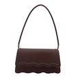 Bolso retro marrón oscuro con solapa festoneada y detalles de metal dorado - Marrón