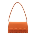 Borsa a spalla arancione brillante con patta a conchiglia e dettagli in metallo oro - Arancione