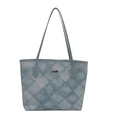 Große gesteppte Tragetasche in Jeansblau mit elegantem Metall-Logo-Detail - Tasche / Blau