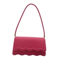 Borsa a spalla fucsia minimalista con patta a onde e dettagli in metallo dorato - Rosa Rosso
