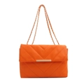 Borsa a tracolla arancione brillante trapuntata con catena d'oro e cuciture a V - Arancione