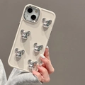 Detailaufnahme von fünf 3D-Bärenfiguren aus Metall auf einer cremefarbenen Silikonhülle - Galvanisierter Rahmen-Bärenkopf-Aprikose / iPhone 7/8/SE 2020
