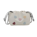 Schicke beige Beuteltasche mit bunten Herz-Patches und silbernem Kettenriemen - PU / Weiß