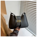Bolso de hombro chic en PU negro mate con hebilla dorada elegante y diseño curvo moderno - Negro