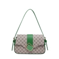 Sac sous le bras monogramme chic avec bordure en cuir vert et boucle dorée - Vert