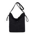 Elegante borsa tote a mezzaluna in nylon nero con tracolla intrecciata a righe e fibbia - Nero