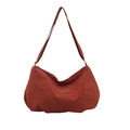 Rostrote Schultertasche mit hoher Kapazität, Mode-Lederaufnäher und breitem Riemen - Orange