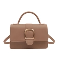 Petit sac carré rose minimaliste avec boucle dorée et bandoulière élégante - Kaki