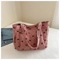 Rosafarbene Cord-Einkaufstasche mit Rautensteppung und schwarzem Schleifenmuster-Design - Rosa