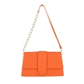 Leuchtend orangefarbene Umhängetasche mit 3D-Dreiecksmuster und goldener Kette - Orange