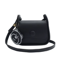 Borsa a sella nera in pelle opaca con ciondolo a forma di orsetto dei cartoni - Nero