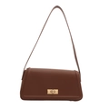 Borsa a spalla in pelle marrone scuro con chiusura a scatto dorata e stile minimalista - Marrone