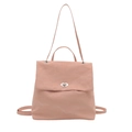 Minimalistischer rosa Rucksack aus Nylon mit silbernem Drehverschluss und Trägern - Rosa