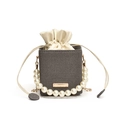 Mini borsa a tracolla tortora con manico di perle grandi e catena dorata chic - Nero