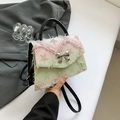 Handtasche mit pink-grünem Sternmuster, silberner Schleifenschnalle und Fransenrand - Rosa Grüner Farbverlauf Sternenstil 2