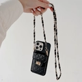 Funda de cuero para iPhone con diseño acolchado y correa de cadena dorada en negro - Marco Galvanizado Cartera con Cierre Cadena de Cuero / Negro / iPhone 7/8/SE 2020