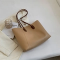 Grande borsa tote beige minimalista con manici marrone scuro per uso quotidiano - Cachi