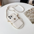 Détail de coque blanche matelassée avec fleur en métal et chaîne de perles décorative - Portefeuille Camélia-Chaîne en Perles + Bandoulière / Abricot / iPhone 7/8/SE 2020