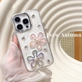 Glänzende Perlmutt iPhone Hülle mit 3D-Blumen und Strasssteinen von Model gehalten - Galvanisierter Rahmen Weiß Glitzer Strass Blume / iPhone XR
