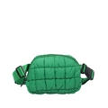 Sac banane matelassé vert avec motif à carreaux et sangle réglable sur fond blanc uni - Vert