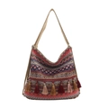 Ethno-Webtasche mit Boho-Mustern und bunten Quasten auf weißem Hintergrund - Rot