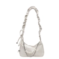 Bolso de hombro fruncido blanco con cadena plateada y detalles de perlas en blanco - Blanco Roto