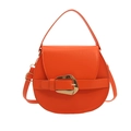 Borsa a sella arancione vivace in pelle lucida con fibbia dorata oversize - Arancione