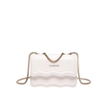 Elegante weiße Ketten-Schultertasche mit Doppelwellenklappe und goldfarbenem Riemen - Weiß