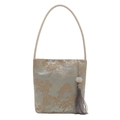 Borsa a secchiello stile cinese con ricami vintage e nappe grigie su sfondo bianco - Blu