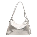 Silberne Metallic-Tragetasche mit Kettenriemen und geprägtem Struktur-Design - Silber Klein