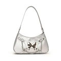 Bolso hobo plateado estilo Y2K con gran adorno de mariposa metálica y detalle de cadena - Plateado