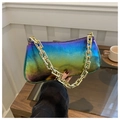 Borsa sottospalla iridescente sfumata con dettaglio catena metallica dorata - Multicolore
