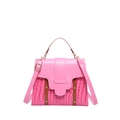 Bolso rosa con textura de cocodrilo, asas marrones y remaches dorados elegantes - Rosa