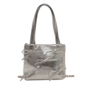 Silberne Metallic-Eimertasche mit fünf dekorativen Schleifen und Kettenriemen - Silber