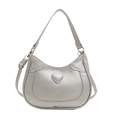 Sac à bandoulière argenté en demi-lune avec détail cœur et sangle réglable assortie - Argenté