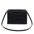 Elegante schwarze Kunstledertasche mit strukturierter Klappe und goldenen Metallelementen - Schwarz
