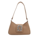 Elegante beige onderarmtas met grote rechthoekige strass gesp en brede schouderband - Khaki